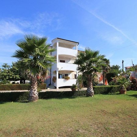 Apartments Anita Pomer Bagian luar foto