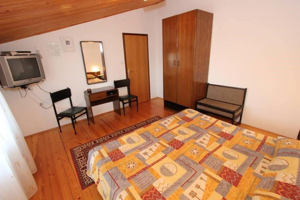 Apartments Anita Pomer Bagian luar foto