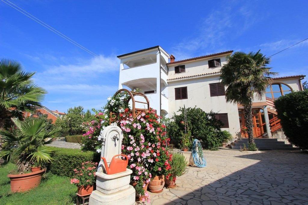 Apartments Anita Pomer Bagian luar foto