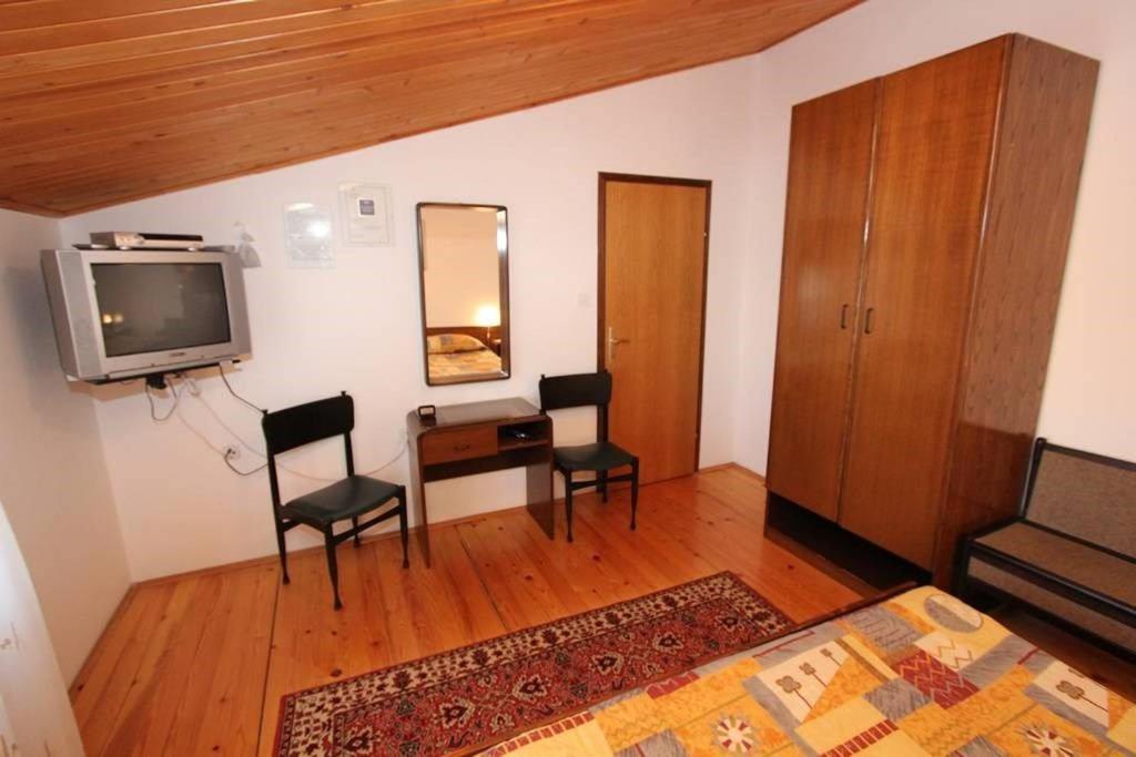 Apartments Anita Pomer Bagian luar foto