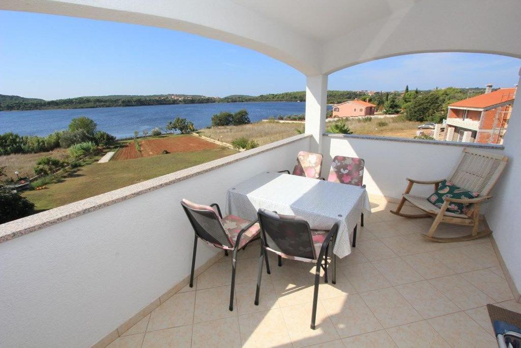Apartments Anita Pomer Bagian luar foto