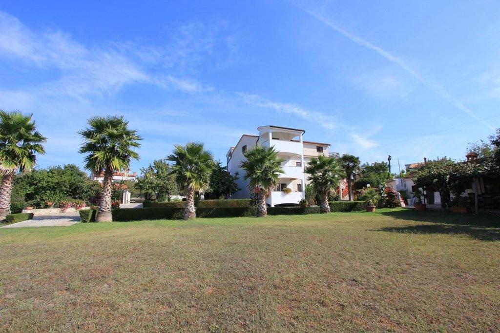 Apartments Anita Pomer Bagian luar foto