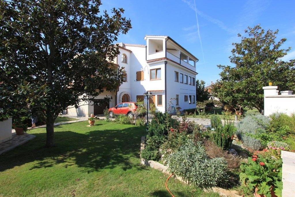 Apartments Anita Pomer Bagian luar foto
